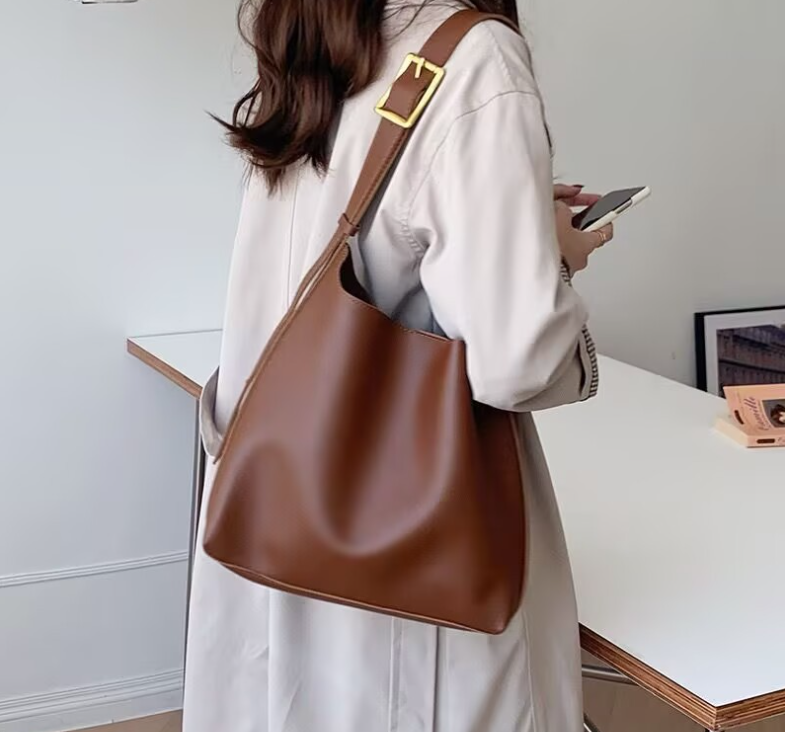 Handbag: New fashionable and versatile bucket, large-capacity, simple and casual two-piece soft collapse one-shoulder crossbody bag