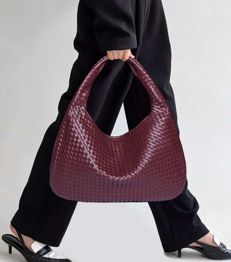 Woven women's bag dumpling bag 2023 new summer simple big brand shoulder bag autumn and winter European and American fashion casual bag