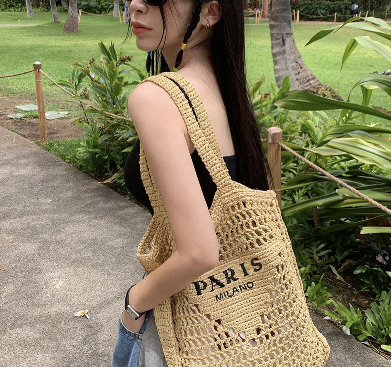 Hand woven women's summer straw shoulder bag