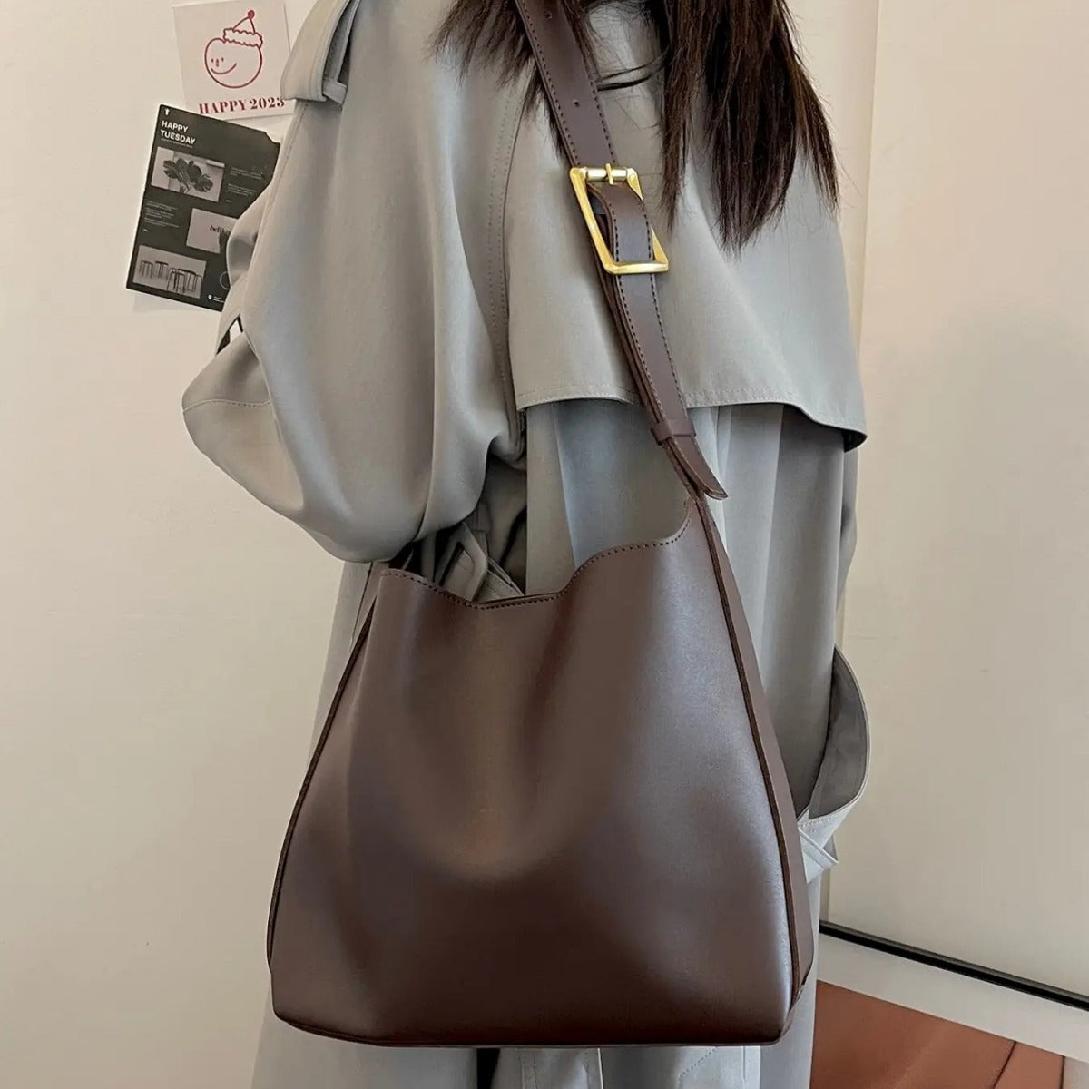 Handbag: New fashionable and versatile bucket, large-capacity, simple and casual two-piece soft collapse one-shoulder crossbody bag