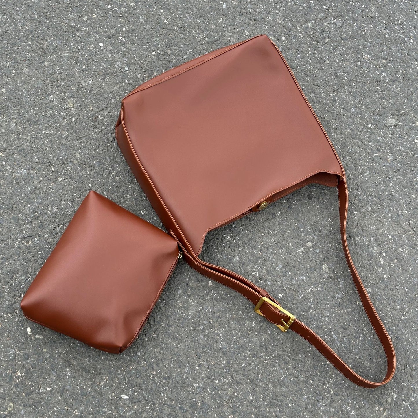 Handbag: New fashionable and versatile bucket, large-capacity, simple and casual two-piece soft collapse one-shoulder crossbody bag