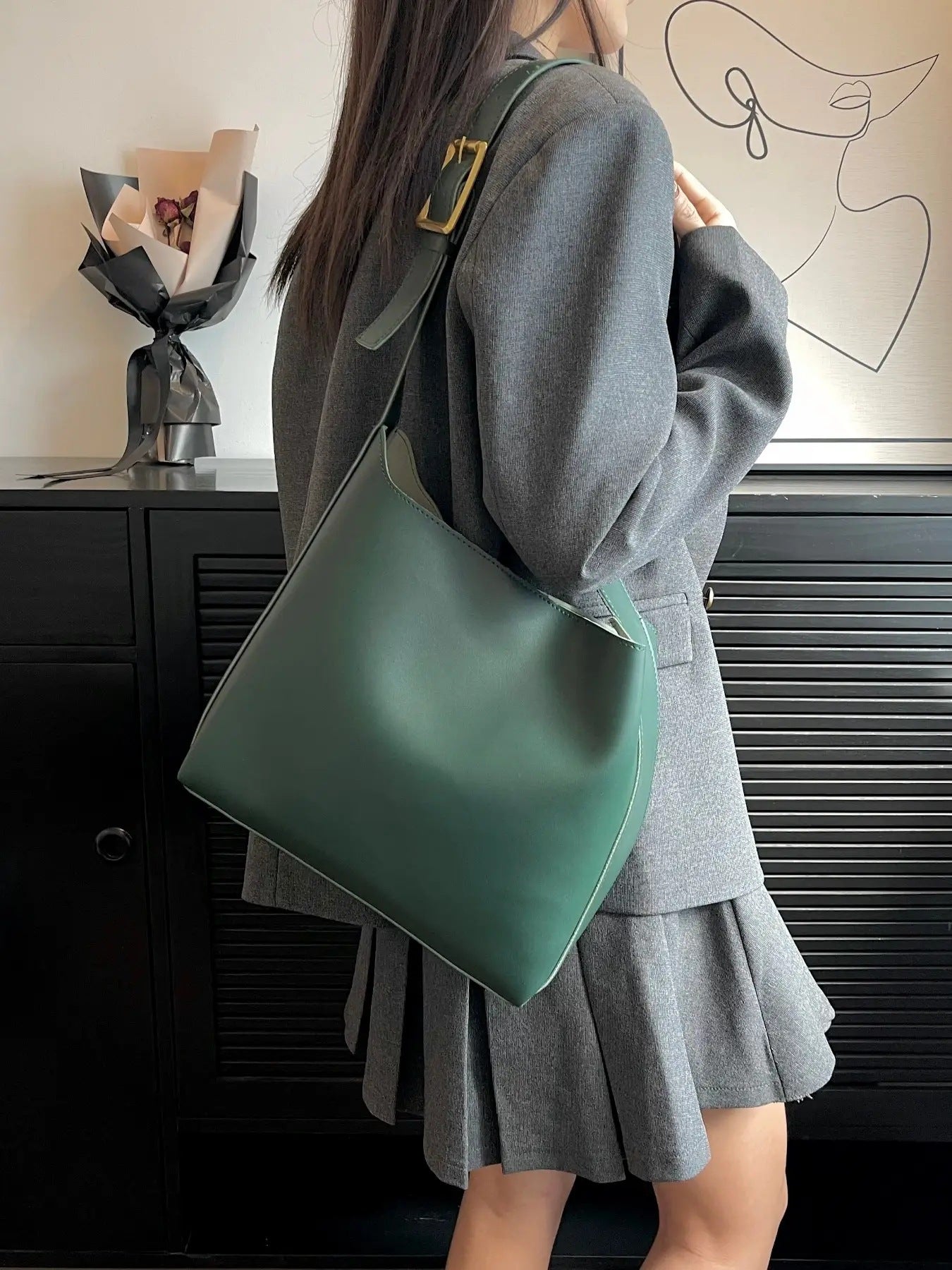 Handbag: New fashionable and versatile bucket, large-capacity, simple and casual two-piece soft collapse one-shoulder crossbody bag