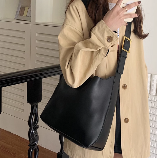 Handbag: New fashionable and versatile bucket, large-capacity, simple and casual two-piece soft collapse one-shoulder crossbody bag